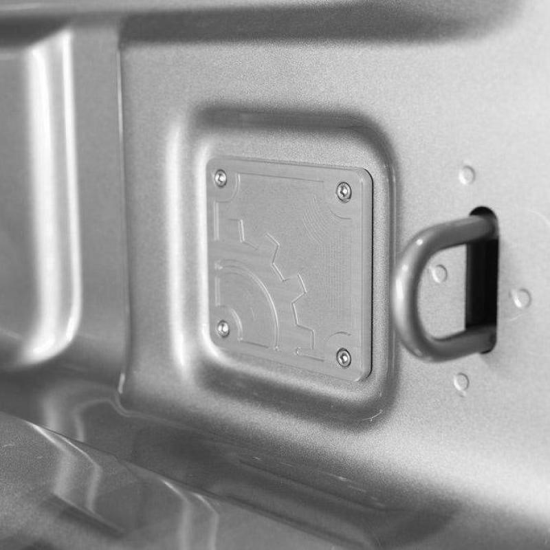 BuiltRight Industries 2020 Jeep Gladiator Bed Plug Plate Cover (Alum) - Silver