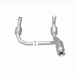 MagnaFlow 2021 Chevrolet Express 2500 4.3L Underbody Direct-Fit Catalytic Converter