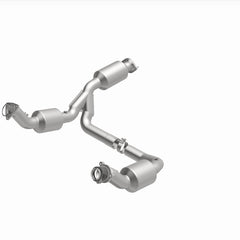 MagnaFlow 2021 Chevrolet Express 2500 4.3L Underbody Direct-Fit Catalytic Converter