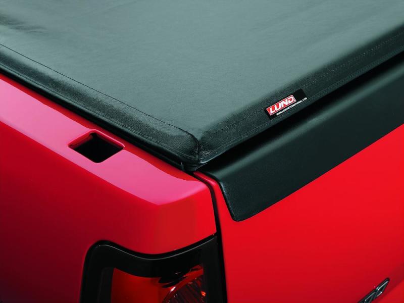 Lund 05-12 Dodge Dakota (6.5ft. Bed w/o Utility TRack) Genesis Roll Up Tonneau Cover - Black