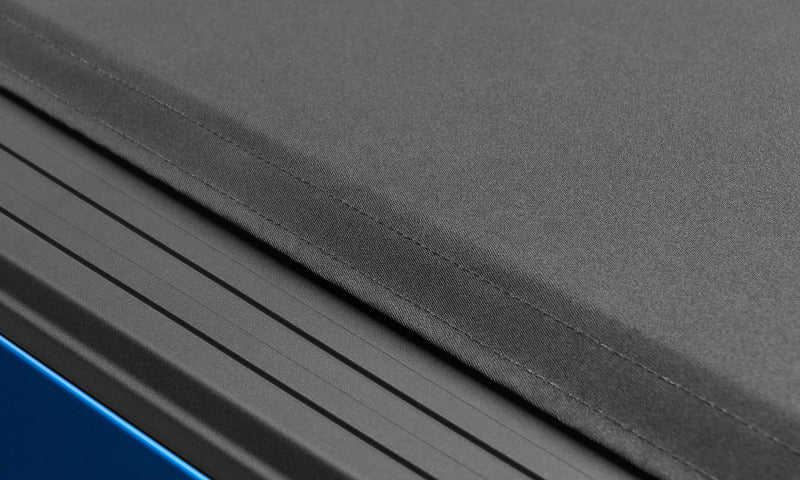 Lund 02-17 Dodge Ram 1500 (5.5ft. Bed) Genesis Elite Roll Up Tonneau Cover - Black